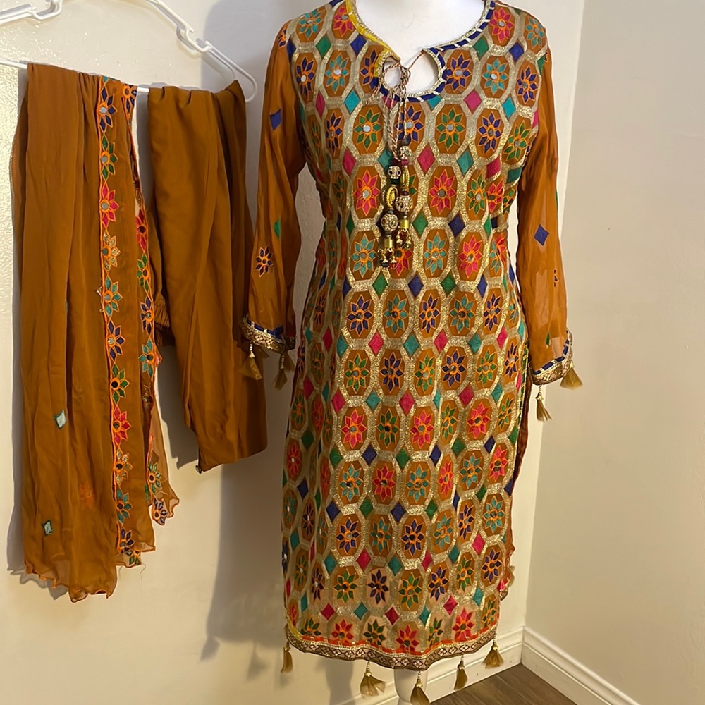 New pakistani embroidered 3 pc suit